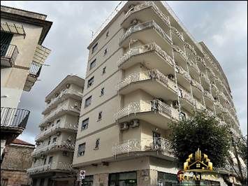 Appartamento in Vendita a Frattamaggiore, 66'000&euro;, 120 m²