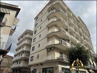 Appartamento in Vendita a Frattamaggiore, 66'000&euro;, 120 m²