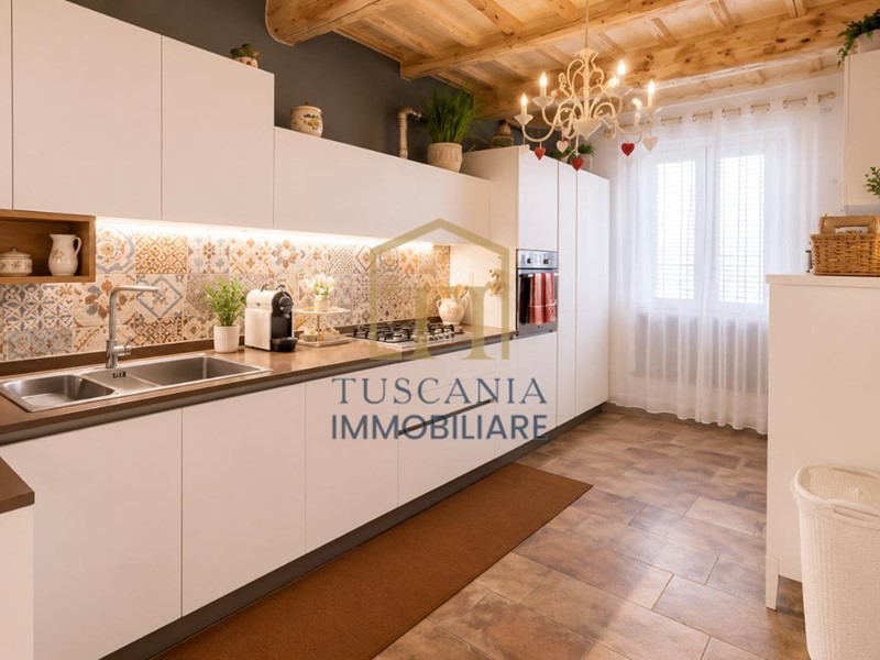 Appartamento in Vendita a Colle di Val D'Elsa, 195'000&euro;, 110 m², arredato