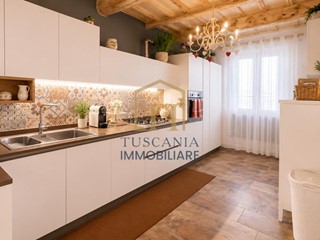 Appartamento in Vendita a Colle di Val D'Elsa, 195'000&euro;, 110 m², arredato