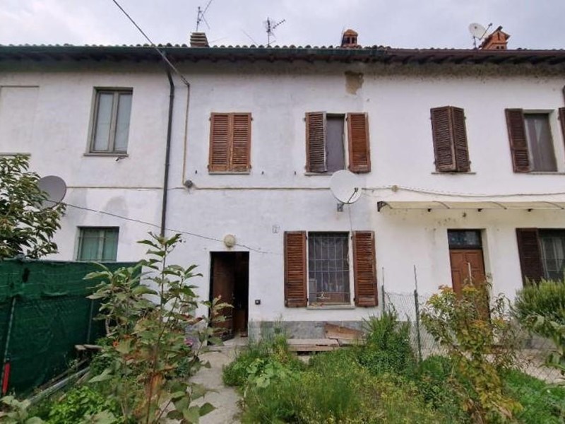Trilocale in Vendita a Pieve Albignola, zona Cascinotto Mensa, 21'994&euro;, 137 m²