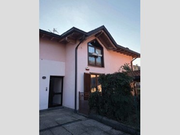 Appartamento in Vendita a Caravate, 58'350&euro;, 83 m², con Box