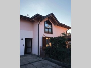 Appartamento in Vendita a Caravate, 58'350&euro;, 83 m², con Box