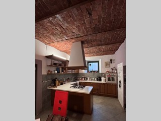Appartamento in Vendita a Sangiano, 120'000&euro;, 180 m²