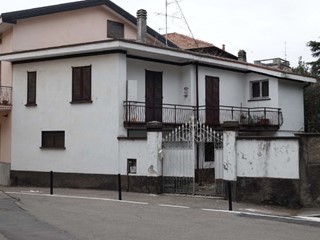 Appartamento in Vendita a Caronno Varesino, 56'250&euro;, 120 m²