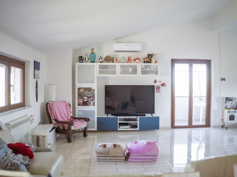 Appartamento in Vendita a Luni, 249'000&euro;, 170 m², arredato, con Box
