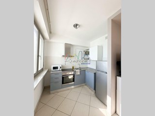 Monolocale in Vendita a Pisa, 160'000&euro;, 35 m², arredato, con Box