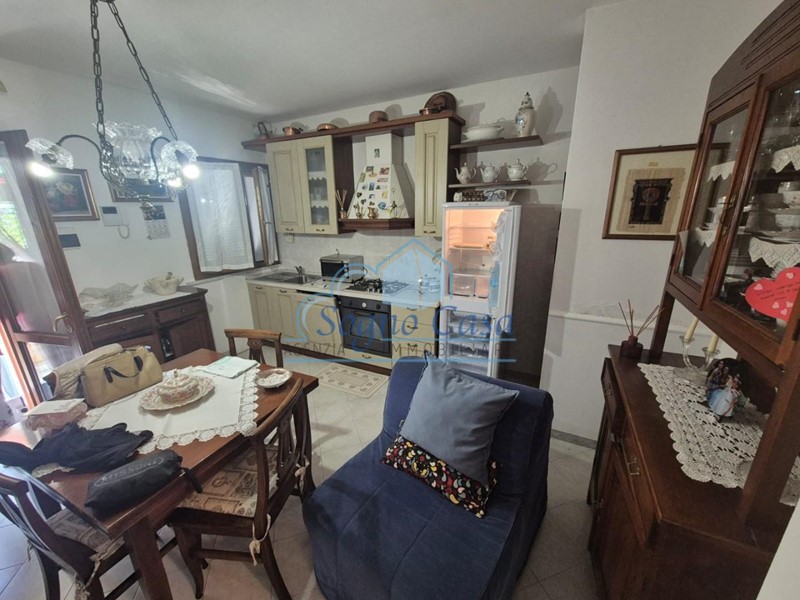 Bilocale in Vendita a Carrara, zona Marina di Carrara, 160'000&euro;, 50 m², arredato