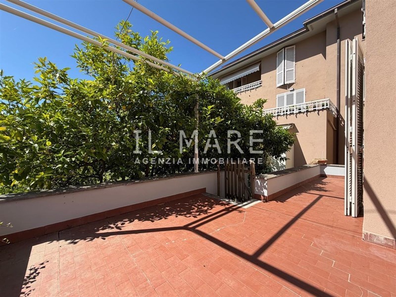 Appartamento in Vendita a Massa, zona Marina di Massa, 300'000&euro;, 120 m²