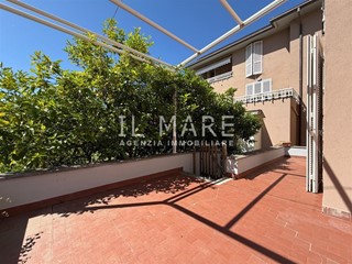 Appartamento in Vendita a Massa, zona Marina di Massa, 300'000&euro;, 120 m²