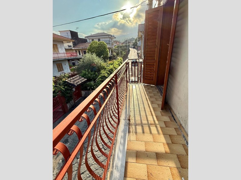 Quadrilocale in Vendita a Zafferana Etnea, 65'000&euro;, 113 m²