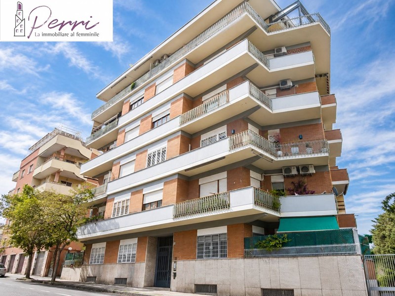 Bilocale in Vendita a Roma, 210'000&euro;, 71 m²
