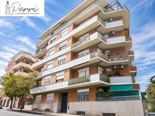 Bilocale in Vendita a Roma, 210'000&euro;, 71 m²
