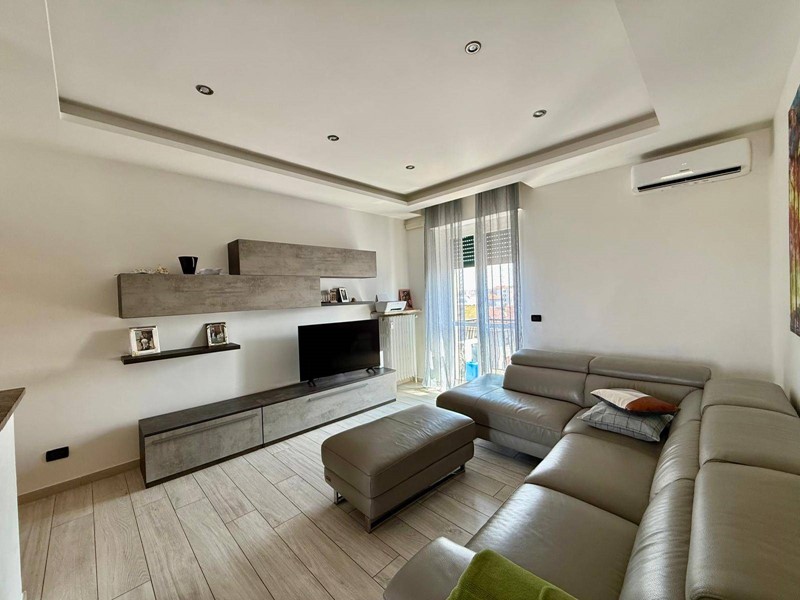 Appartamento in Vendita a Alessandria, 108'000&euro;, 95 m²
