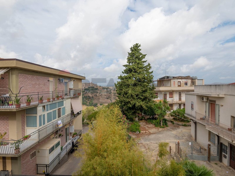 Appartamento in Vendita a Caltagirone, 65'000&euro;, 120 m²