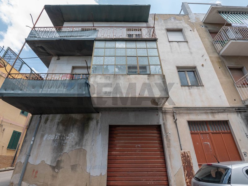 Quadrilocale in Vendita a Caltagirone, 65'000&euro;, 200 m²