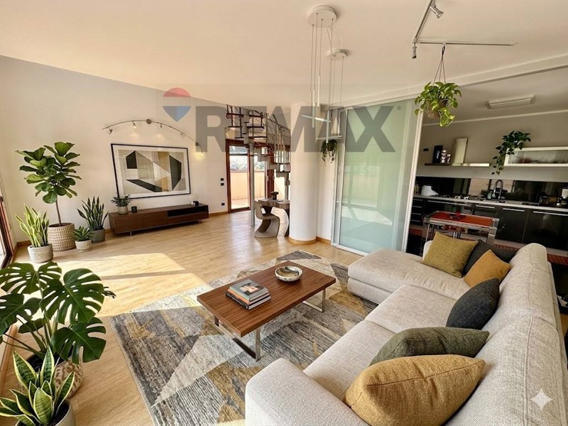 Attico in Vendita a Vigevano, 300'000&euro;, 140 m²