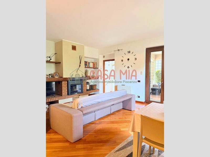 Quadrilocale in Vendita a Rottofreno, 215'000&euro;, 190 m², con Box