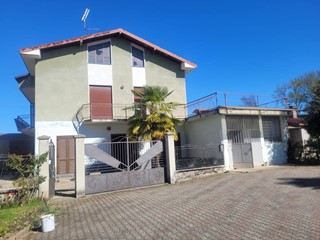 Attico in Vendita a Gargallo, 240'000&euro;, 220 m², con Box