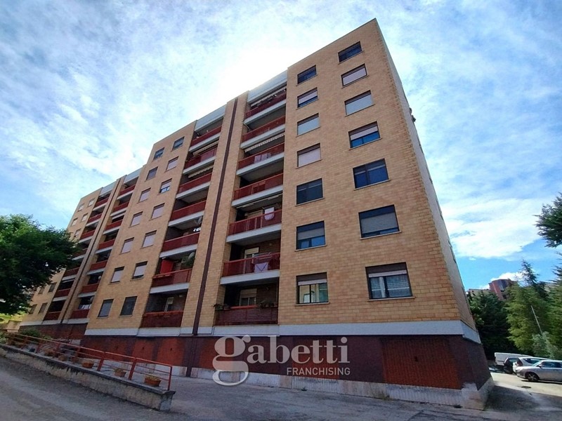 Appartamento in Vendita a Campobasso, 119'000&euro;, 117 m², arredato, con Box