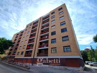Appartamento in Vendita a Campobasso, 119'000&euro;, 117 m², arredato, con Box
