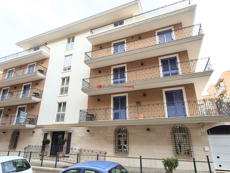 Trilocale in Vendita a Foggia, 302'000&euro;, 110 m², arredato, con Box
