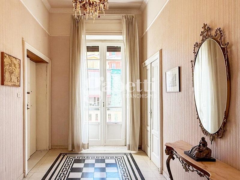 Appartamento in Vendita a Napoli, 890'000&euro;, 160 m²