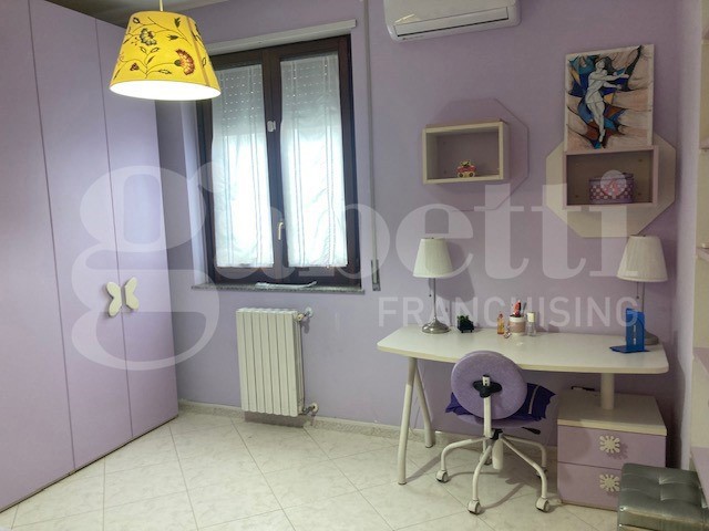 Trilocale in Affitto a Brindisi, 900&euro;, 140 m², arredato