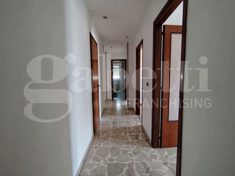 Quadrilocale in Affitto a Siracusa, 650&euro;, 145 m²