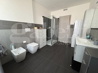 Trilocale in Vendita a Bra, 123'000&euro;, 85 m², con Box