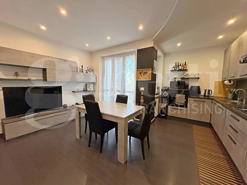 Trilocale in Vendita a Bra, 123'000&euro;, 85 m², con Box