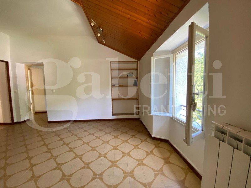 Trilocale in Vendita a Alto Reno Terme, 65'000&euro;, 75 m²