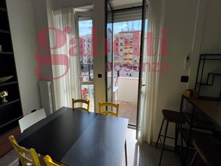 Trilocale in Affitto a Cosenza, 1'000&euro;, 100 m², arredato