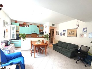 Trilocale in Vendita a Vado Ligure, 77'000&euro;, 85 m², arredato