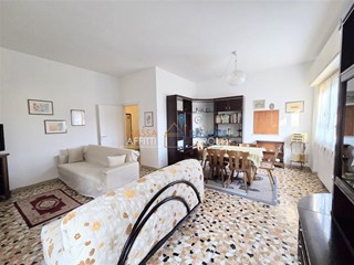 Appartamento in Vendita a Massa, zona Marina Di Massa, 270'000&euro;, 120 m²