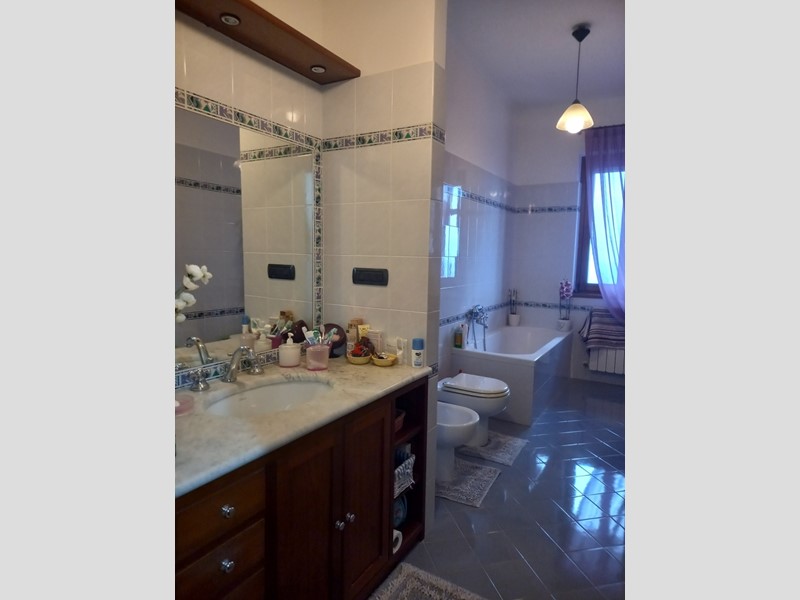 Appartamento in Vendita a Fara in Sabina, 150'000&euro;, 110 m², arredato