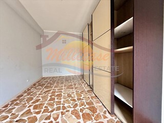 Appartamento in Vendita a Siracusa, zona Villaggio Miano, 98'000&euro;, 131 m²