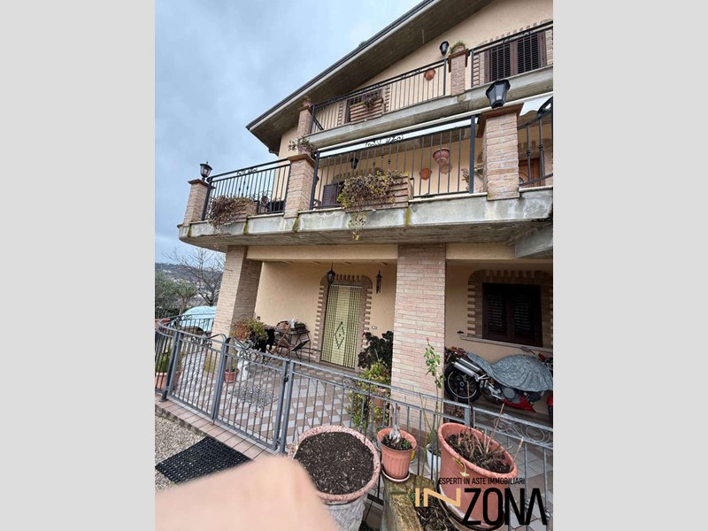 Appartamento in Vendita a Penna Sant'Andrea, 77'162&euro;, 230 m²