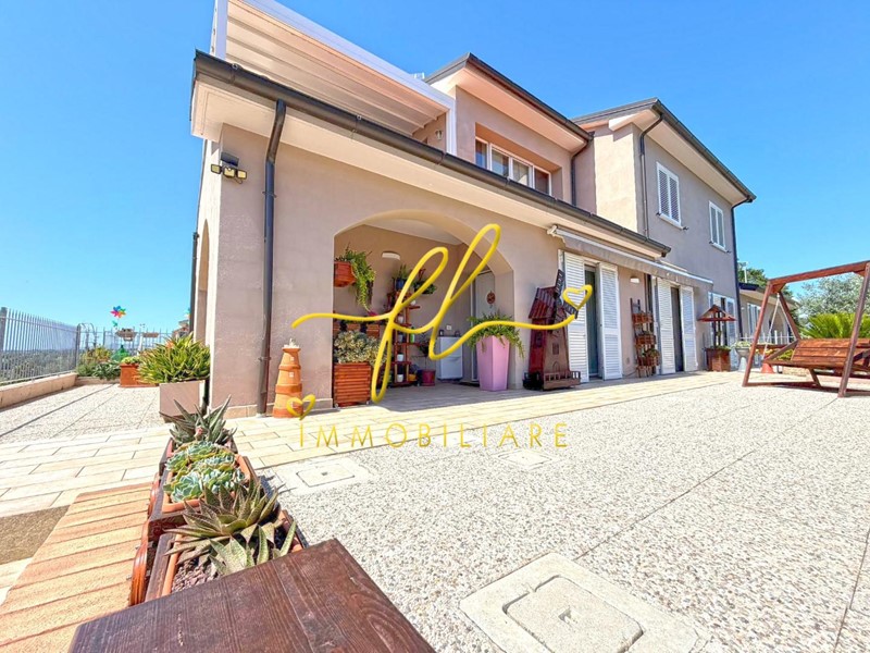 Trilocale in Vendita a Montescudaio, zona Fiorino, 298'000&euro;, 103 m², con Box