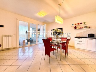 Trilocale in Vendita a Pisa, zona Calambrone, 240'000&euro;, 70 m², arredato, con Box