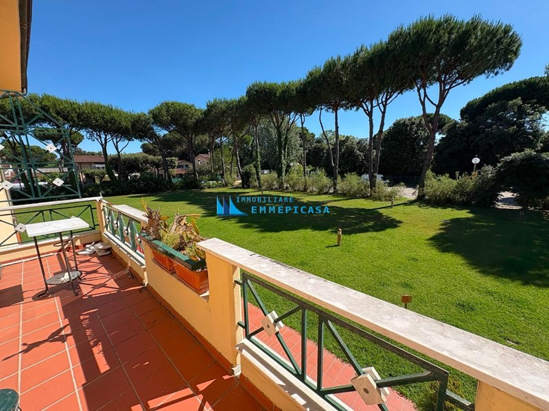 Bilocale in Vendita a Montignoso, zona Cinquale, 265'000&euro;, 60 m², arredato