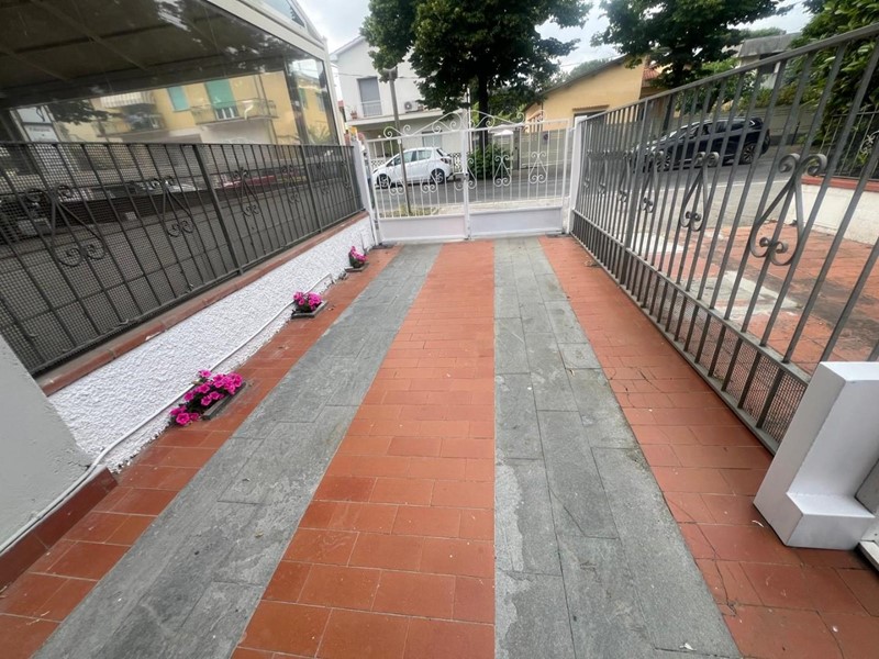 Attico in Vendita a Camaiore, zona Lido di Camaiore, 450'000&euro;, 110 m², arredato