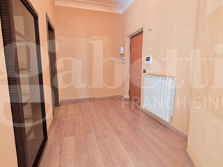 Trilocale in Vendita a Napoli, 260'000&euro;, 75 m²