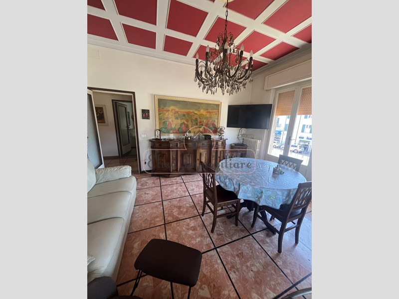 Appartamento in Vendita a Viareggio, 350'000&euro;, 164 m²