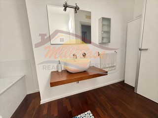 Appartamento in Vendita a Siracusa, zona Grottasanta - Tunisi, 145'000&euro;, 223 m²