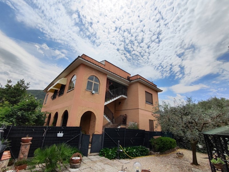 Quadrilocale in Vendita a Marcellina, 170'000&euro;, 130 m², con Box
