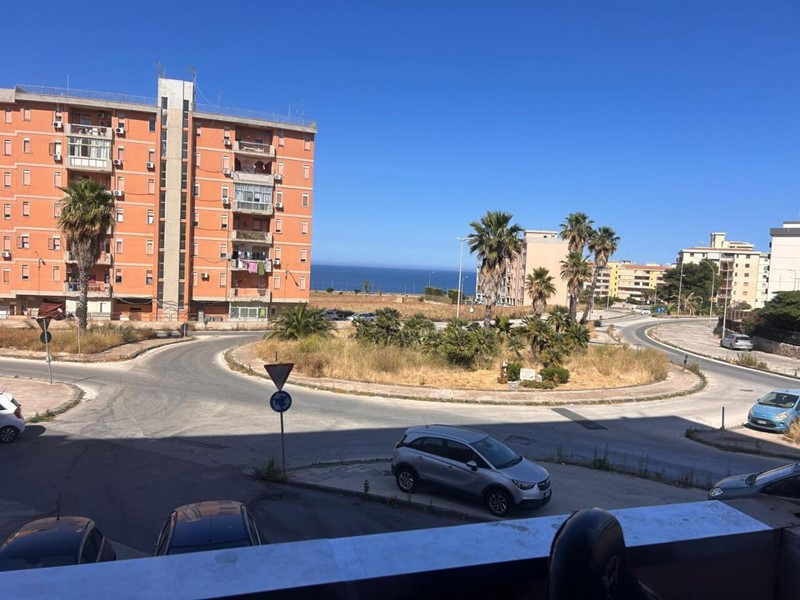 Appartamento in Vendita a Siracusa, zona MAZZARRONA, 50'000&euro;, 112 m²