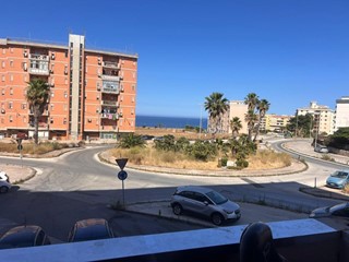 Appartamento in Vendita a Siracusa, zona MAZZARRONA, 50'000&euro;, 112 m²