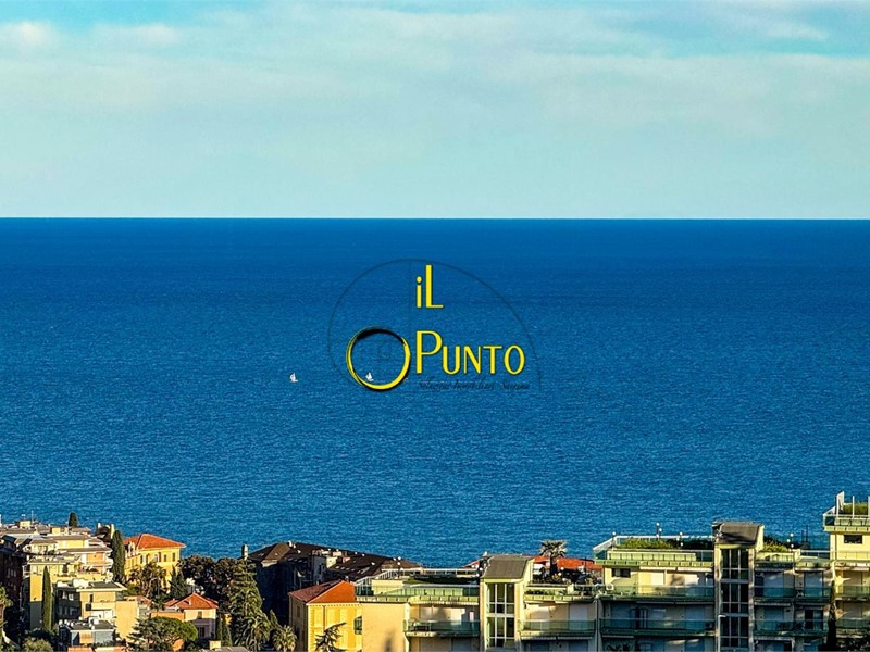 Attico in Vendita a Sanremo, 465'000&euro;, 118 m²