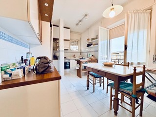 Trilocale in Vendita a Massa, 210'000&euro;, 100 m², arredato, con Box